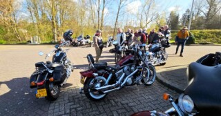 Afgelopen zondag is de eerste officiële regio rit van dit jaar gereden. In regio Zuid kwamen 15 rijders samen om een prachtige rit door het midden van Limburg en België te rijden. Ondanks de frisse start van de dag liet de zon zich gelukkig veel zien! 

De komende maanden zullen er weer veel ritten gereden worden door heel Nederland. Kijk voor alle ritten op de Shadow-kalender op de website (link in bio). 

Heb je een Honda VT of VTX ben je (nog) geen lid en wil je ook een keer meerijden? Stuur ons gerust een berichtje! 

#ShadowMotorclub #HondaShadow #HondaVT #HondaVTX #VTwin