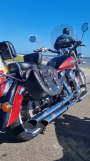 RIDE RECAP - Vandaag reed regio Noordwest een prachtige rit op Texel. De Peter Schutterit. Peter was jaren lid van de Shadow motorclub en introduceerde als eerste het "rondje Texel". Vandaag was een mooie dag om datzelfde rondje in ere te houden. Met het speciale plekje waar altijd even een korte stop gehouden werd. Prachtig weer, prachtig eiland, 17 motoren en een gezellige sfeer. Dit was er weer een voor in de boeken.

Heb je een Honda VT of VTX ben je (nog) geen lid en wil je ook een keer meerijden? Stuur ons gerust een berichtje! 

#ShadowMotorclub #HondaShadow #HondaVT #HondaVTX #RondjeTexel