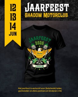 EXCLUSIEF JAARFEEST SHIRT
Heb jij je al ingeschreven voor het Jaarfeest 2026? Nee? Nou schiet op dan! Je kan je nog inschrijven t/m 24 mei. En als je wil, kan je meteen dit exclusieve Jaarfeest T-shirt voor leden bestellen bij je inschrijving. Wil je hem eerst "in het eggie" zien? Dat kan natuurlijk ook. Op het jaarfeest zelf kan je hem altijd nabestellen zodra je gezien hebt hoe cool hij is. En hoe goed hij onze leden staat natuurlijk 😉
Inschrijven voor het jaarfeest kan via de link die je van je RC via de mail hebt ontvangen. Link kwijt? Vraag dan je RC of je buddy om even die mail opnieuw naar je te sturen. Het jaarfeest is niet vrij toegankelijk en kan alleen worden bezocht op inschrijving.
#ShadowMotorclub #HondaShadow #RideToParty #BikerEvent #ShadowJaarfeest